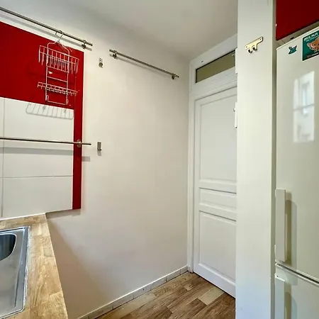 Parisian - Exhibition Park Apartment